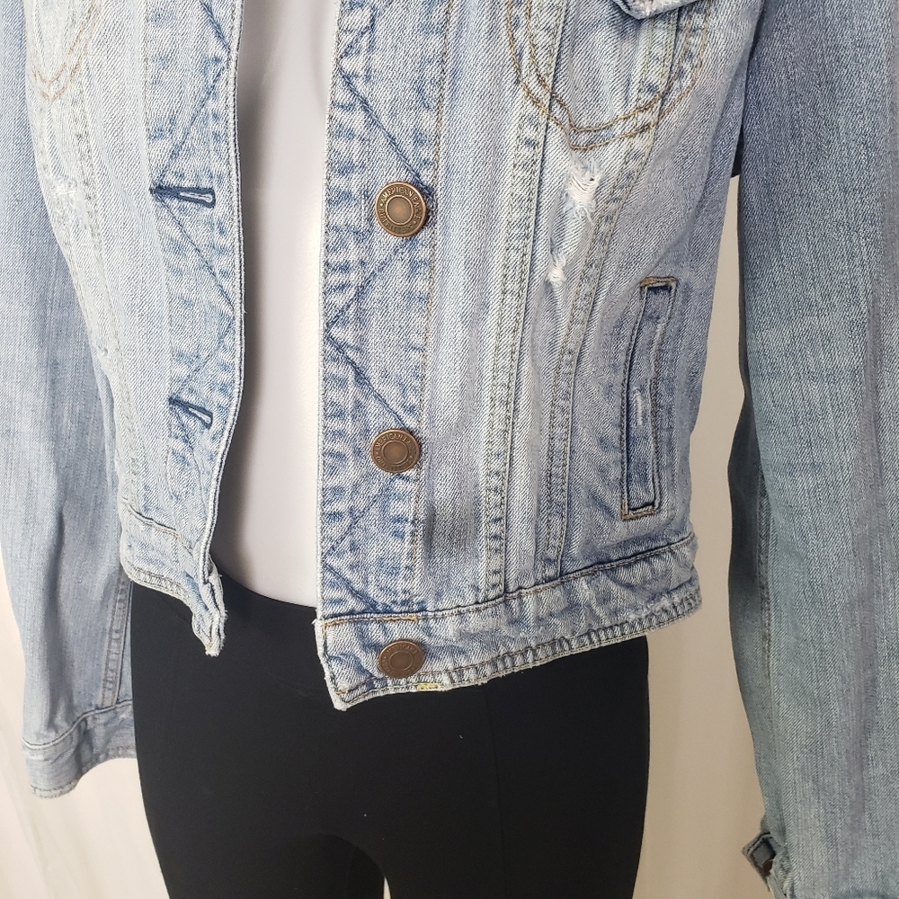 AEO crop distressed embroidered denim jacket southwestern pattern size medium - Picture 4 of 8